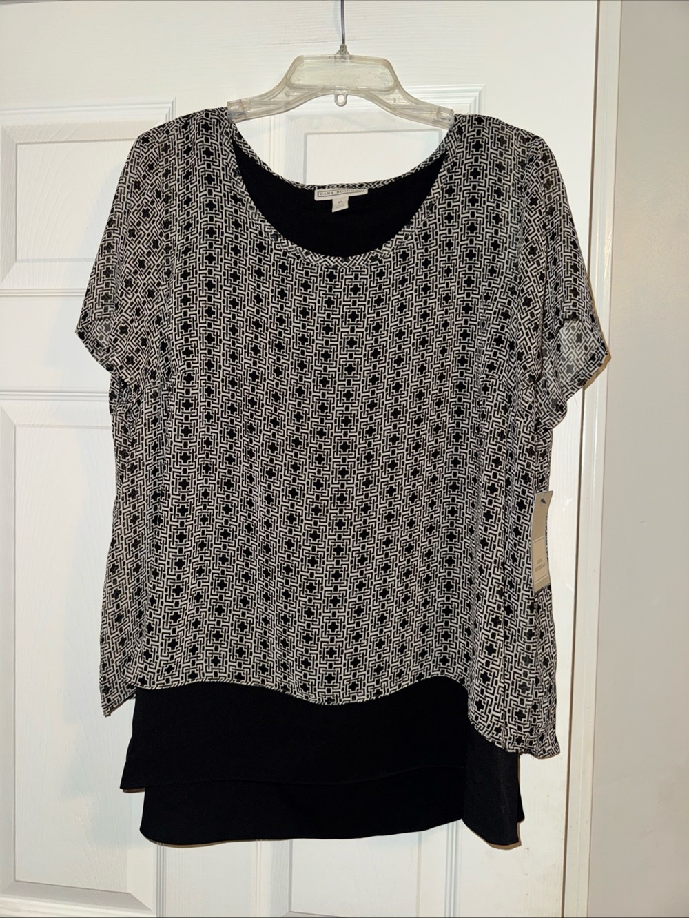 Dana Buchman Black & White Geometric Layered Short-Sleeve Top